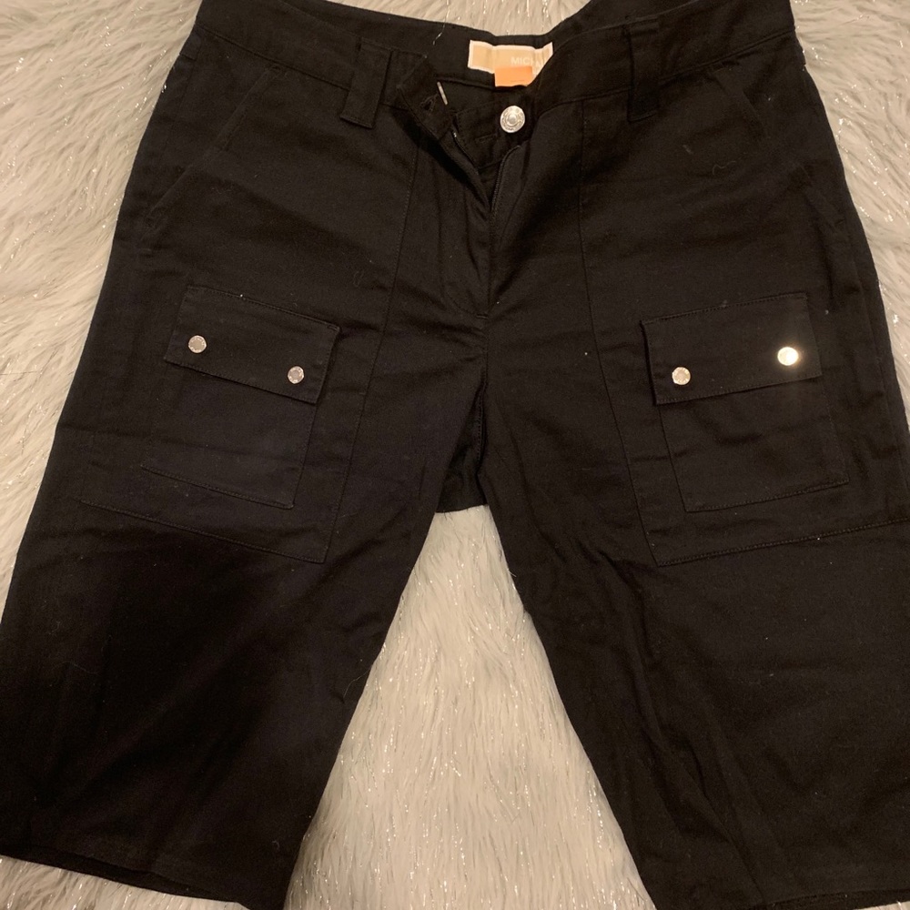 MICHAEL KORS CARGO BERMUDA SHORTS.